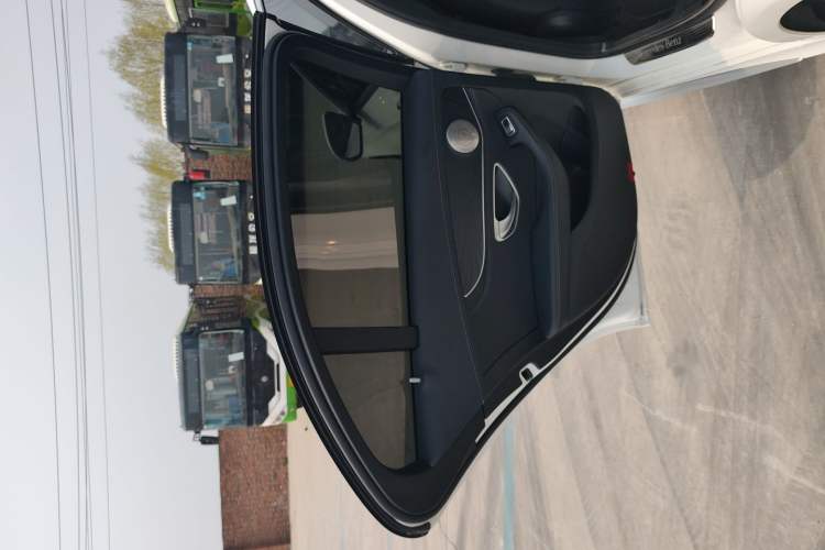 Used Mercedes-Benz C-Class 2017 Facelift C 200 L Sport Edition Interior 6