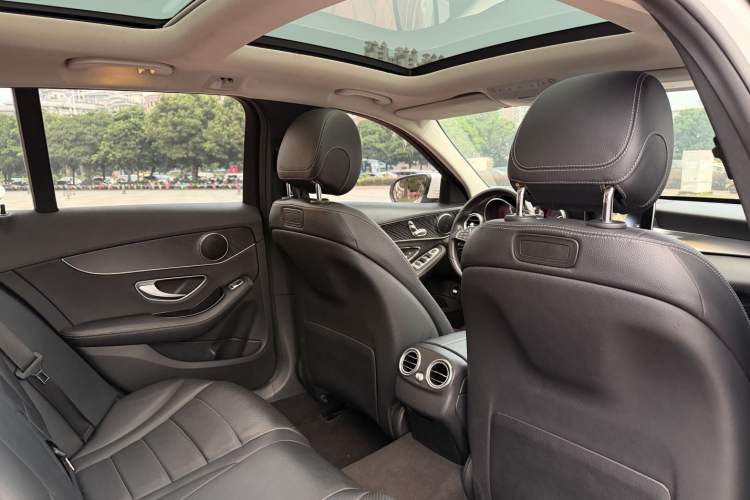 Used Mercedes-Benz C-Class 2017 C 200 station wagon Interior 7