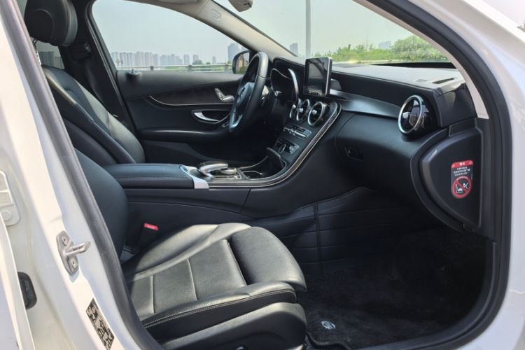 Used Mercedes-Benz C-Class 2017 C 180 L Sport Edition Interior 9
