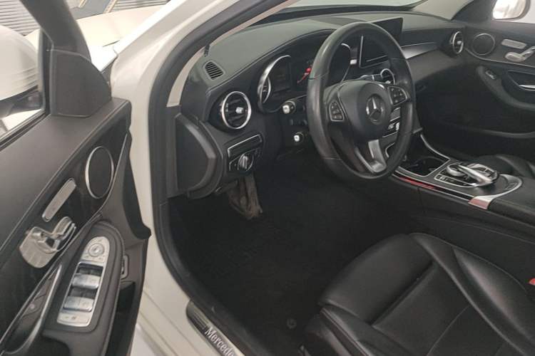 Used Mercedes-Benz C-Class 2017 Facelift C 200 L 4MATIC Sport Edition Left Front Seat
