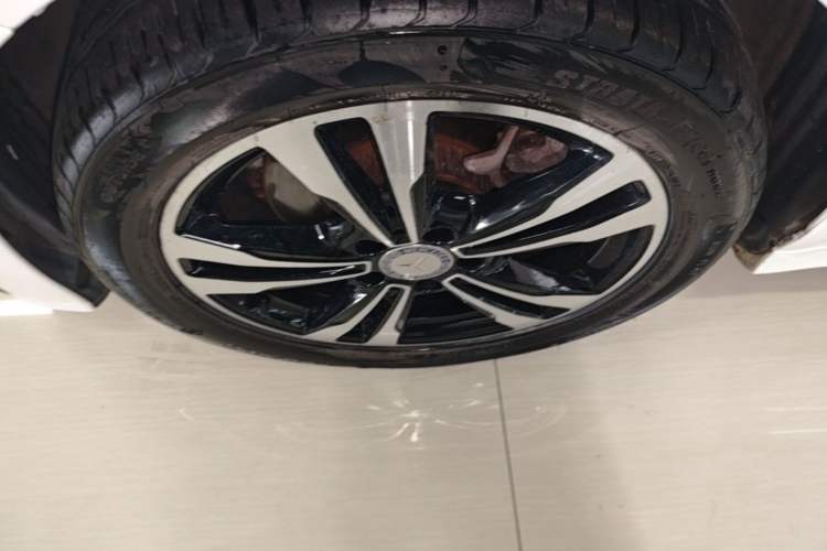 Used Mercedes-Benz C-Class 2017 C 200 Sport Edition Left Front Wheel Hub