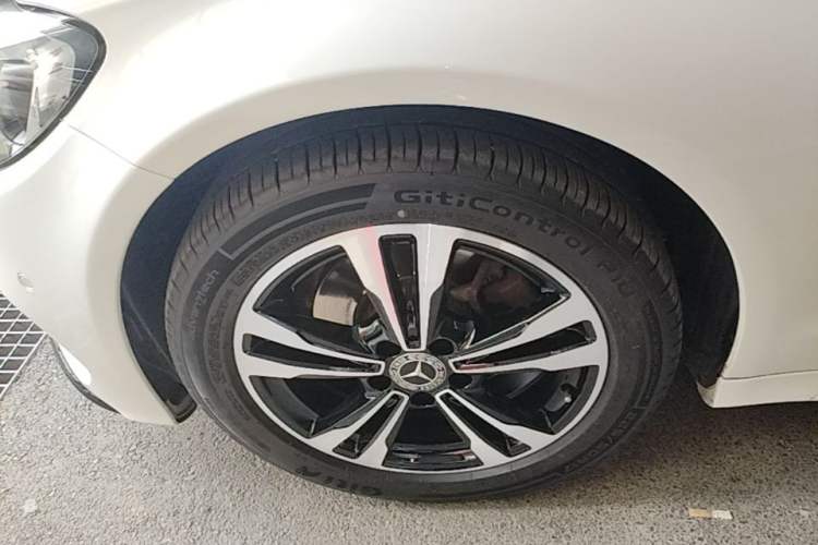 Used Mercedes-Benz C-Class 2017 Restyled C 200 Sport Edition Left Front Wheel Hub