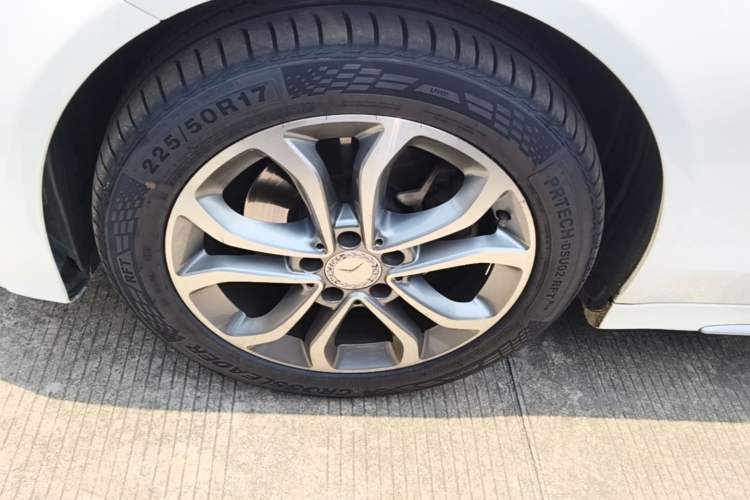 Used Mercedes-Benz C-Class 2017 Restyled C 180 L Fashion Edition Sport Version Left Front Wheel Hub