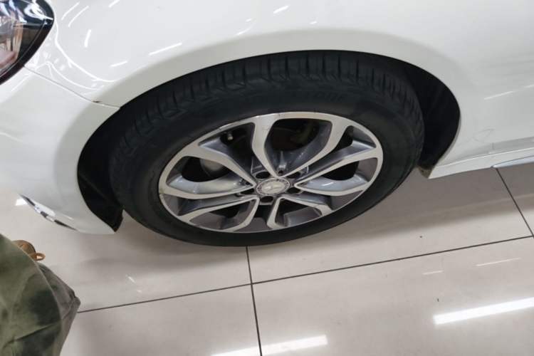Used Mercedes-Benz C-Class 2017 Revised C 180 L Dynamic Sports Edition Left Front Wheel Hub
