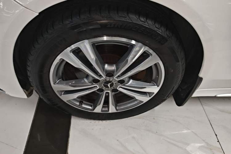 Used Mercedes-Benz C-Class 2017 Facelift C 200 L Sport Edition Left Front Wheel Hub