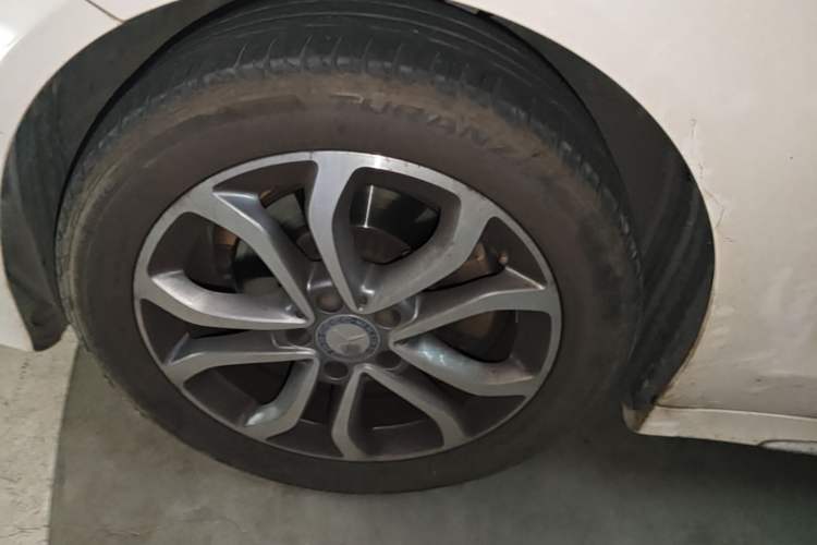 Used Mercedes-Benz C-Class 2017 C 180 L Sport Edition Left Front Wheel Hub
