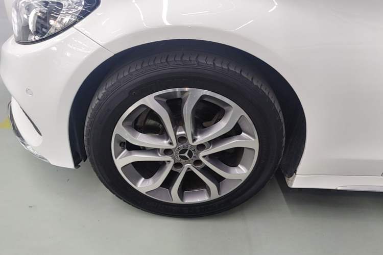 Used Mercedes-Benz C-Class 2017 Restyled C 180 L Fashion Edition Sport Version Left Front Wheel Hub