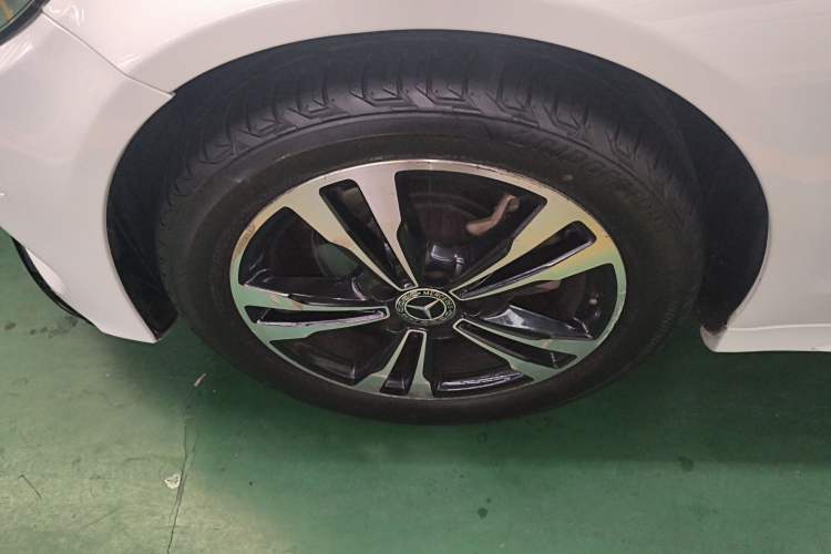 Used Mercedes-Benz C-Class 2017 Restyled C 200 Sport Edition Left Front Wheel Hub
