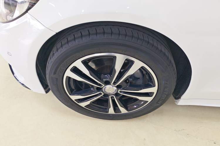 Used Mercedes-Benz C-Class 2017 Restyled C 200 Sport Edition Left Front Wheel Hub