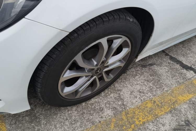 Used Mercedes-Benz C-Class 2017 Restyled C 180 L Fashion Edition Sport Version Left Front Wheel Hub