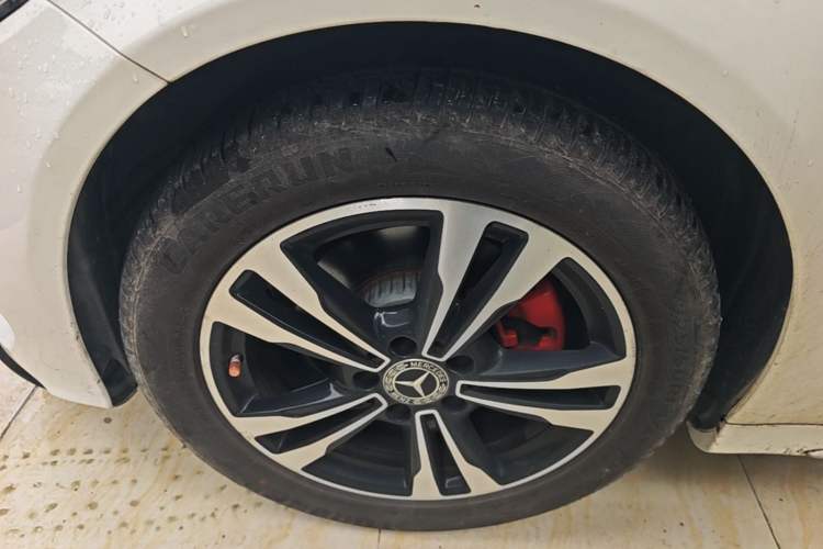 Used Mercedes-Benz C-Class 2017 Restyled C 200 Sport Edition Left Front Wheel Hub
