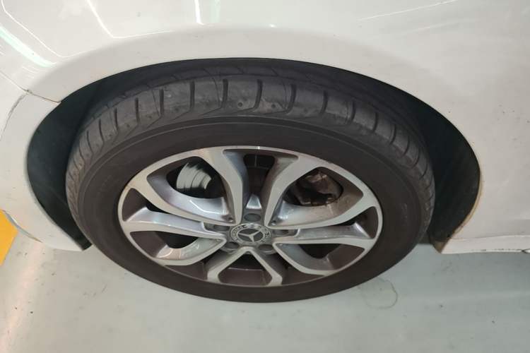 Used Mercedes-Benz C-Class 2017 Restyled C 180 L Fashion Edition Sport Version Left Front Wheel Hub