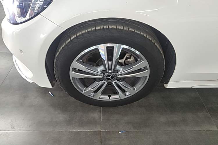 Used Mercedes-Benz C-Class 2017 Facelift C 200 L Sport Edition Left Front Wheel Hub