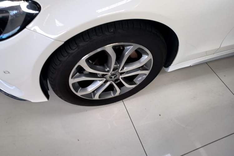 Used Mercedes-Benz C-Class 2017 Restyled C 180 L Fashion Edition Sport Version Left Front Wheel Hub