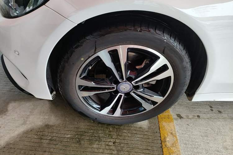 Used Mercedes-Benz C-Class 2017 Restyled C 200 Sport Edition Left Front Wheel Hub