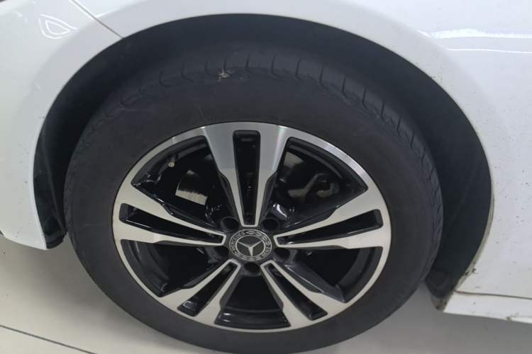 Used Mercedes-Benz C-Class 2017 Restyled C 200 Sport Edition Left Front Wheel Hub
