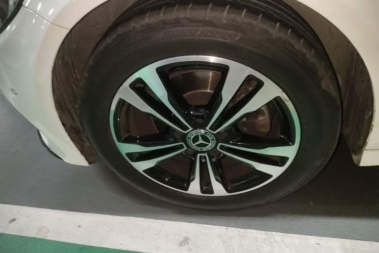 Used Mercedes-Benz C-Class 2017 Restyled C 200 Sport Edition Left Front Wheel Hub
