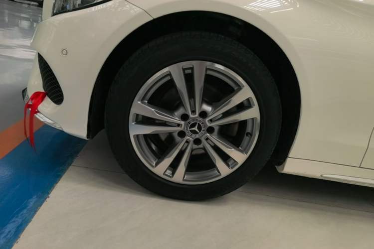 Used Mercedes-Benz C-Class 2017 Facelift C 200 L Sport Edition Left Front Wheel Hub