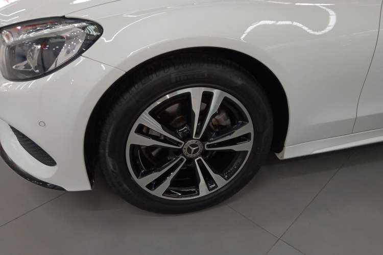Used Mercedes-Benz C-Class 2017 Restyled C 200 Sport Edition Left Front Wheel Hub