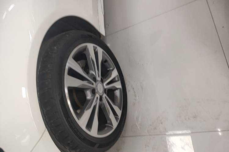 Used Mercedes-Benz C-Class 2017 Facelift C 200 L 4MATIC Sport Edition Left Front Wheel Hub
