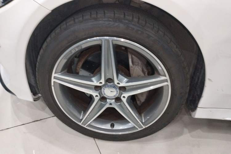 Used Mercedes-Benz C-Class 2017 C 200 station wagon Left Front Wheel Hub