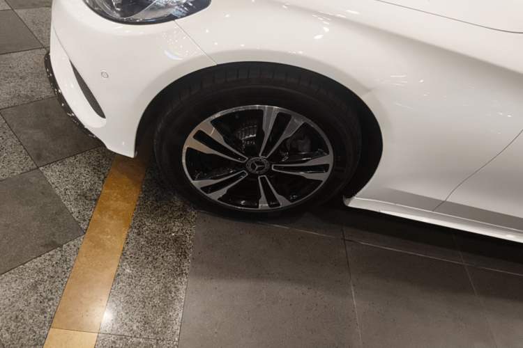Used Mercedes-Benz C-Class 2017 Restyled C 200 Sport Edition Left Front Wheel Hub