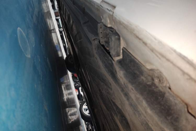 Used Mercedes-Benz C-Class 2017 C 200 L Sport Edition Left Side Sill