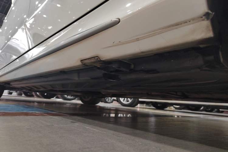 Used Mercedes-Benz C-Class 2017 C 180 L Sport Edition Left Side Sill