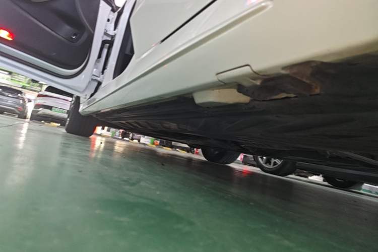 Used Mercedes-Benz C-Class 2017 Facelift C 300 Sport Edition Left Side Sill