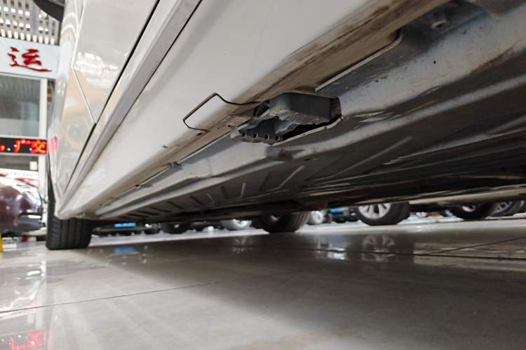 Used Mercedes-Benz C-Class 2017 C 200 L Sport Edition Left Side Sill