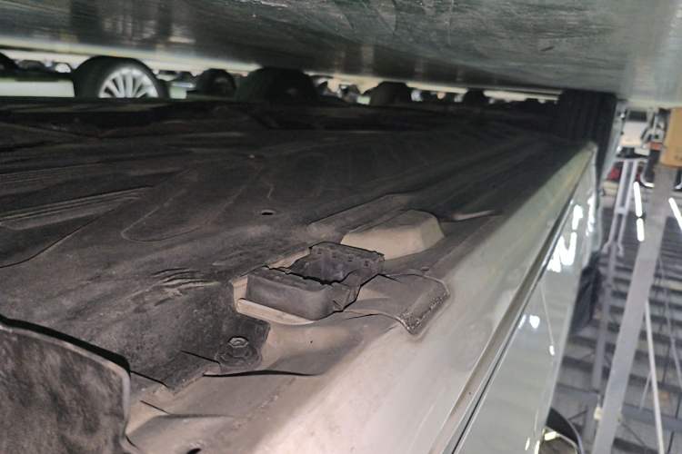Used Mercedes-Benz C-Class 2017 Restyled C 200 Sport Edition Left Side Sill