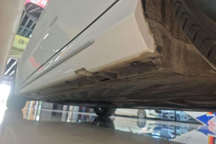 Used Mercedes-Benz C-Class 2017 Facelift C 200 L Sport Edition Left Side Sill