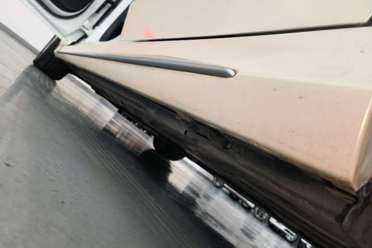 Used Mercedes-Benz C-Class 2017 Facelift C 200 L Sport Edition Left Side Sill