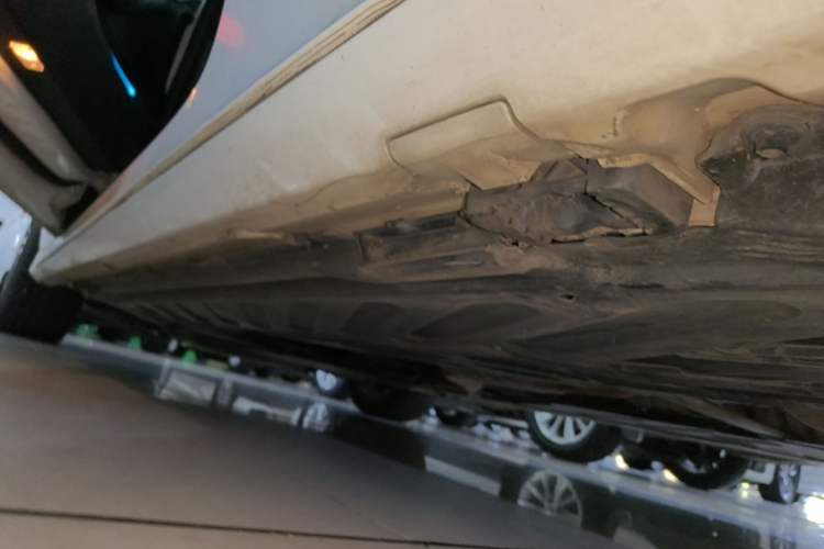 Used Mercedes-Benz C-Class 2017 C 200 4MATIC Coupe Left Side Sill