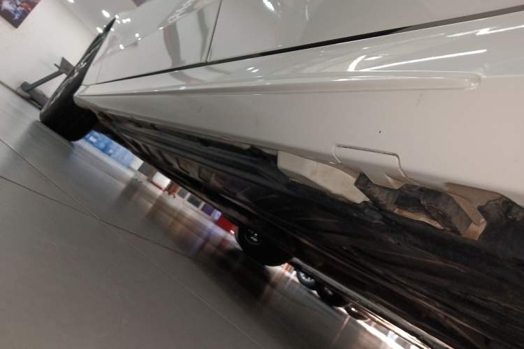 Used Mercedes-Benz C-Class 2017 Restyled C 200 Sport Edition Left Side Sill