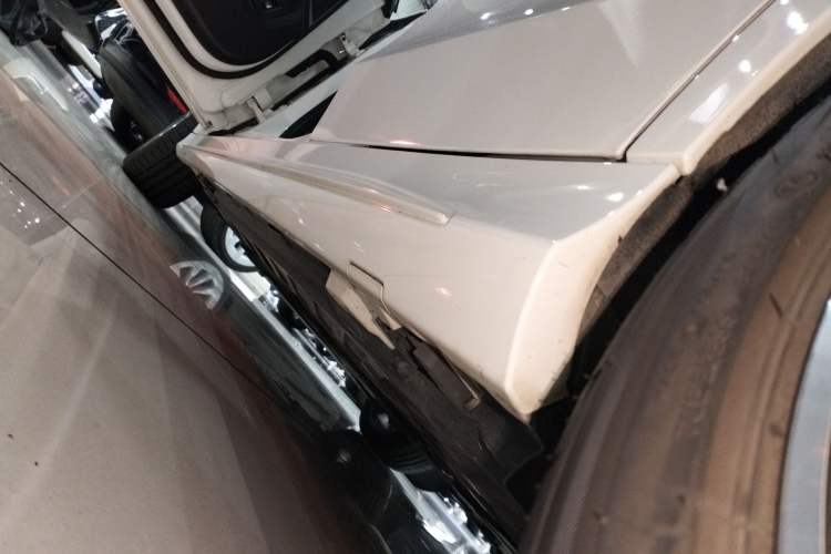 Used Mercedes-Benz C-Class 2017 C 200 station wagon Left Side Sill