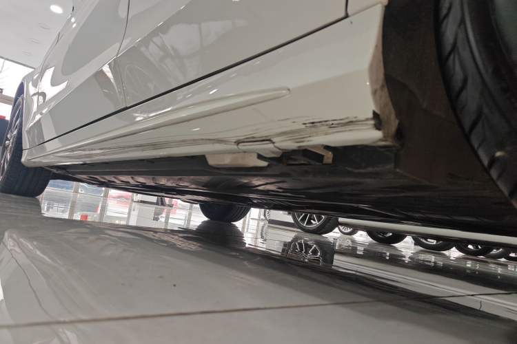 Used Mercedes-Benz C-Class 2017 C 200 Sport Edition Left Side Sill