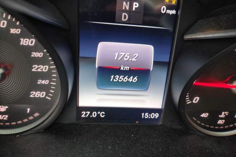 Used Mercedes-Benz C-Class 2017 Facelift C 200 L Sport Edition Odometer Close Up