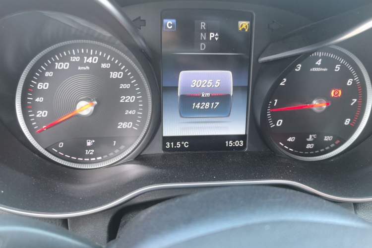 Used Mercedes-Benz C-Class 2017 C 200 L Sport Edition Odometer Close Up