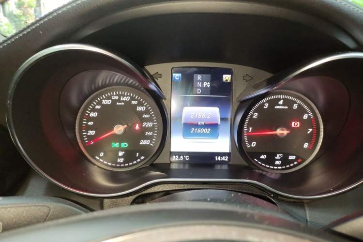 Used Mercedes-Benz C-Class 2017 C 200 L Sport Edition Odometer Close Up