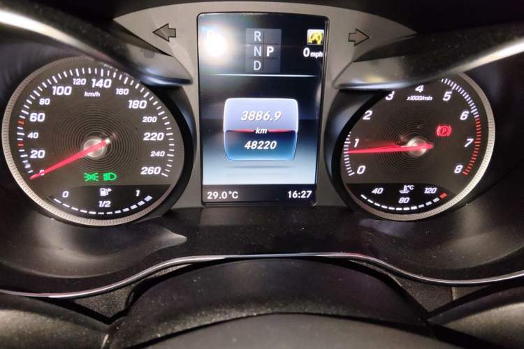 Used Mercedes-Benz C-Class 2017 Restyled C 180 L Fashion Edition Sport Version Odometer Close Up