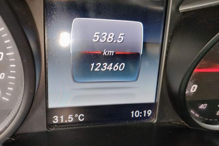 Used Mercedes-Benz C-Class 2017 Facelift C 200 L Sport Edition Odometer Close Up