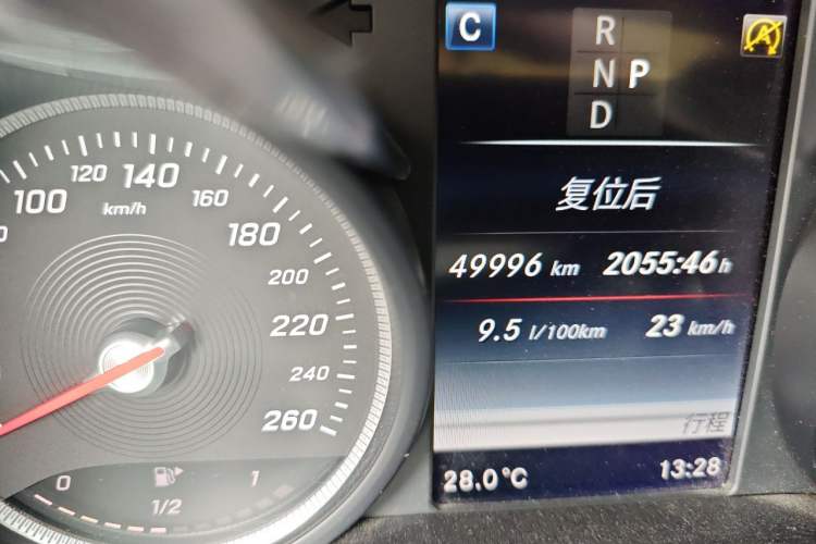 Used Mercedes-Benz C-Class 2017 Facelift C 200 L Sport Edition Odometer Close Up