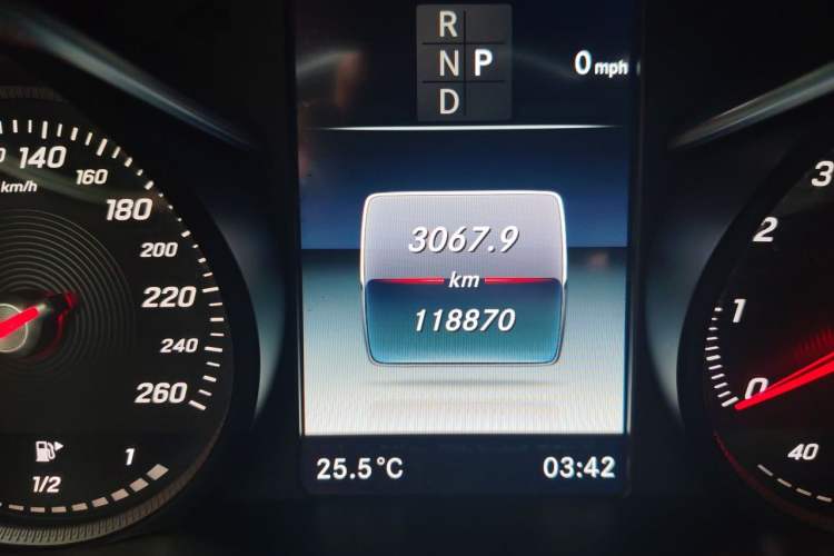 Used Mercedes-Benz C-Class 2017 C 200 L Sport Edition Odometer Close Up