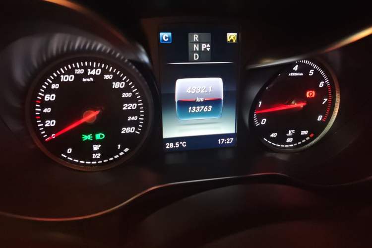 Used Mercedes-Benz C-Class 2017 Facelift C 200 L Sport Edition Odometer Close Up