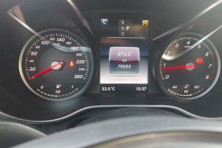 Used Mercedes-Benz C-Class 2017 Facelift C 200 L Sport Edition Odometer Close Up