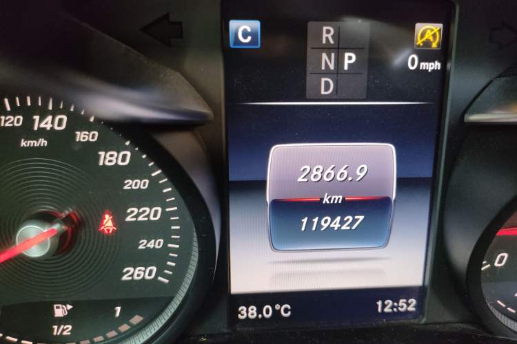 Used Mercedes-Benz C-Class 2017 Facelift C 200 L Sport Edition Odometer Close Up