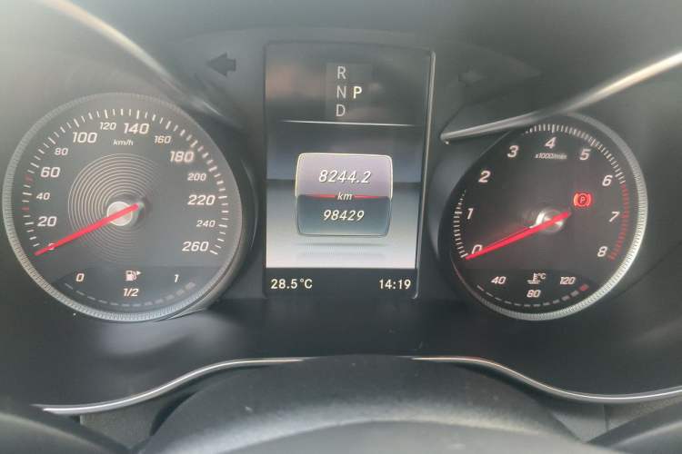 Used Mercedes-Benz C-Class 2017 Facelift C 200 L Sport Edition Odometer Close Up
