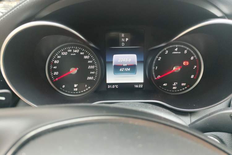 Used Mercedes-Benz C-Class 2017 Facelift C 200 L Sport Edition Odometer Close Up