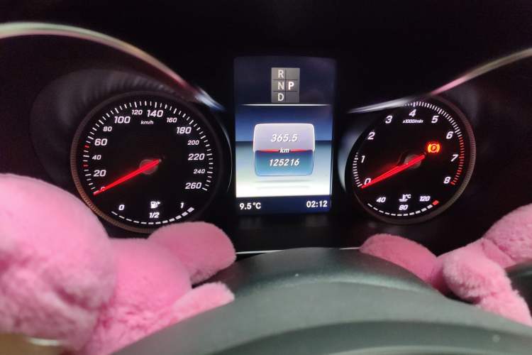 Used Mercedes-Benz C-Class 2017 Facelift C 200 L Sport Edition Odometer Close Up